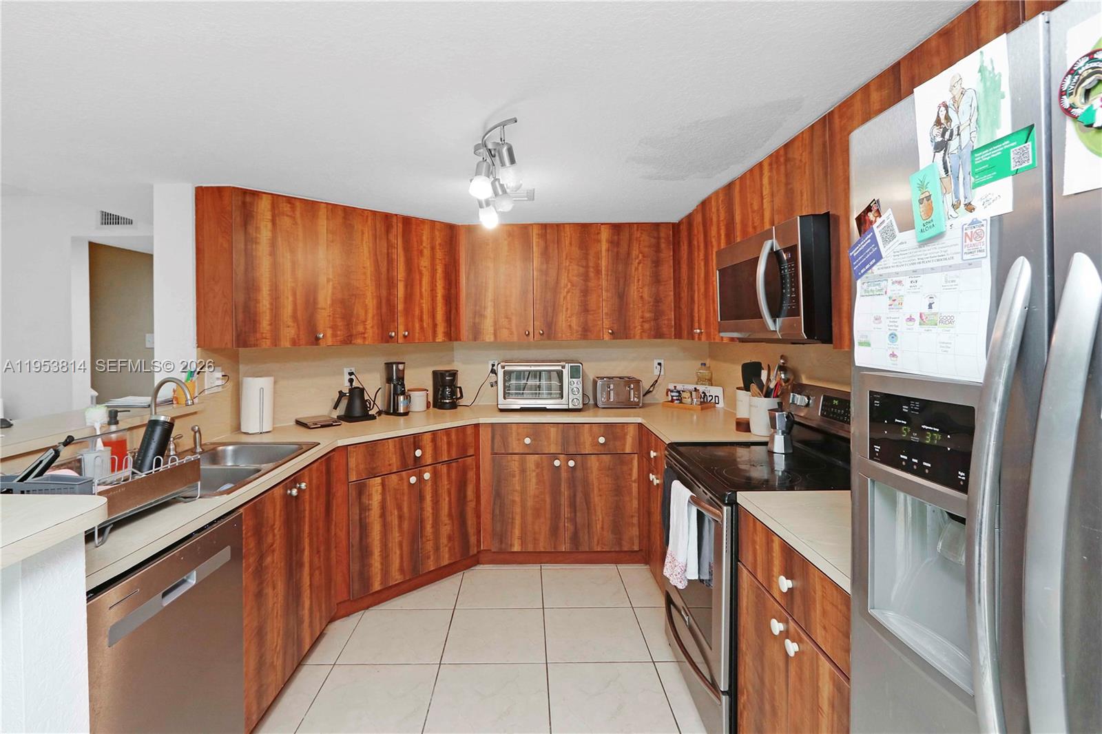 IBIS VILLAS AT DORAL COND - Residential