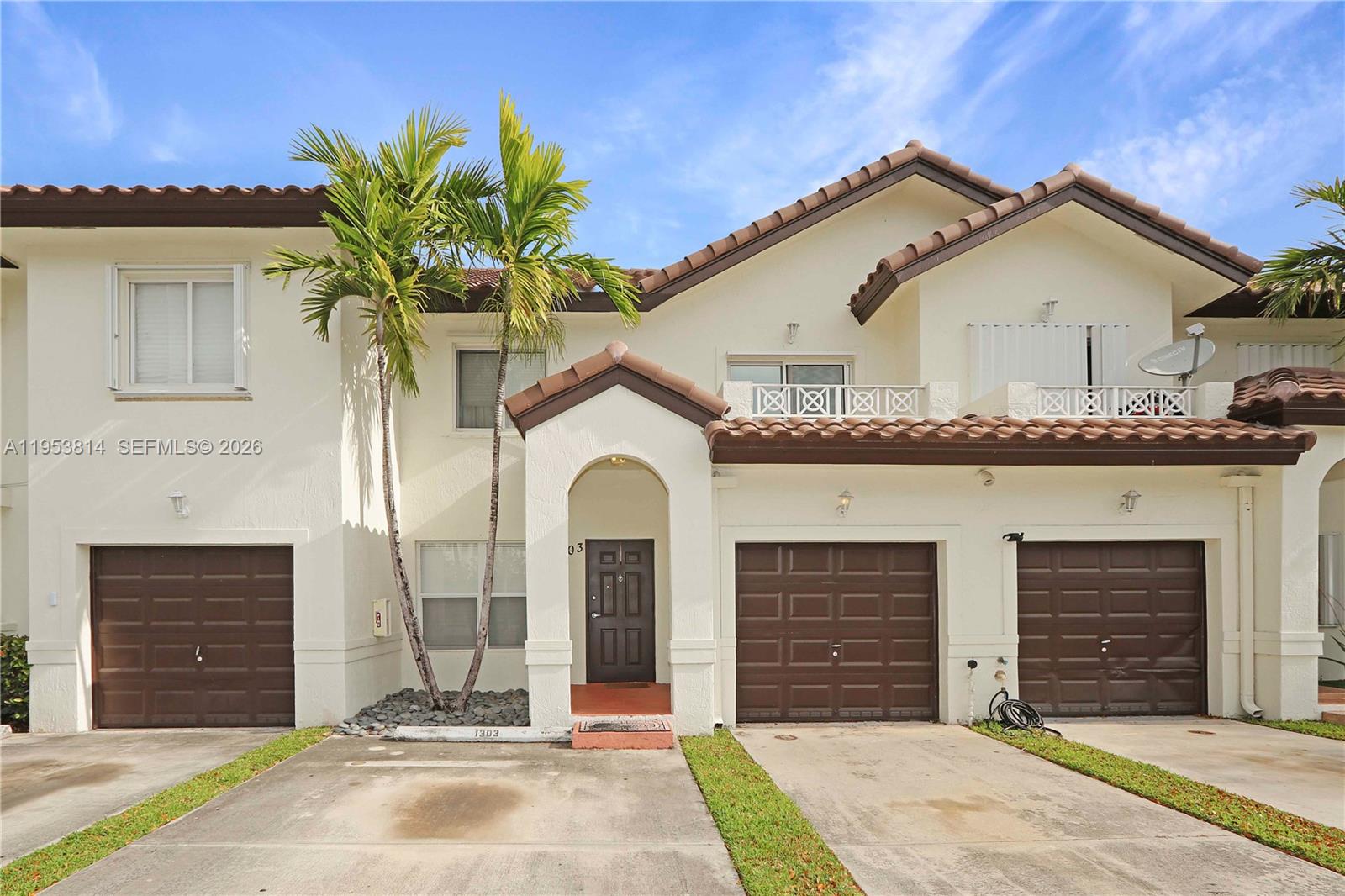 IBIS VILLAS AT DORAL COND - Residential