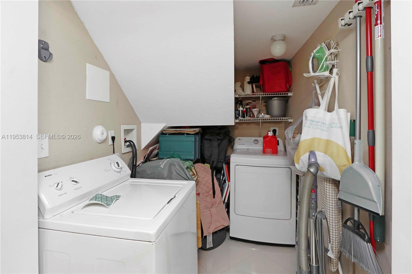 IBIS VILLAS AT DORAL COND - Residential