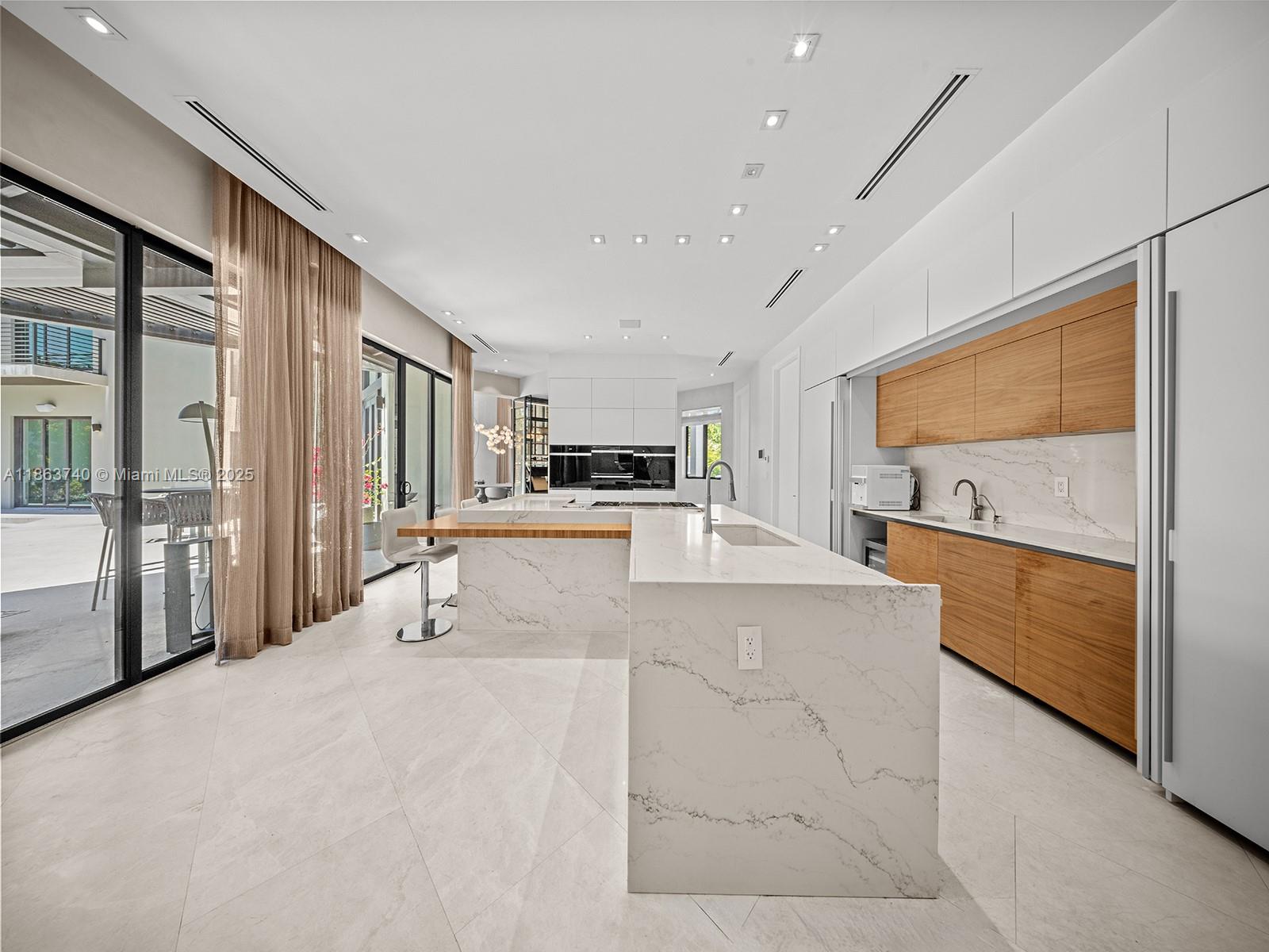 PINECREST - Residential