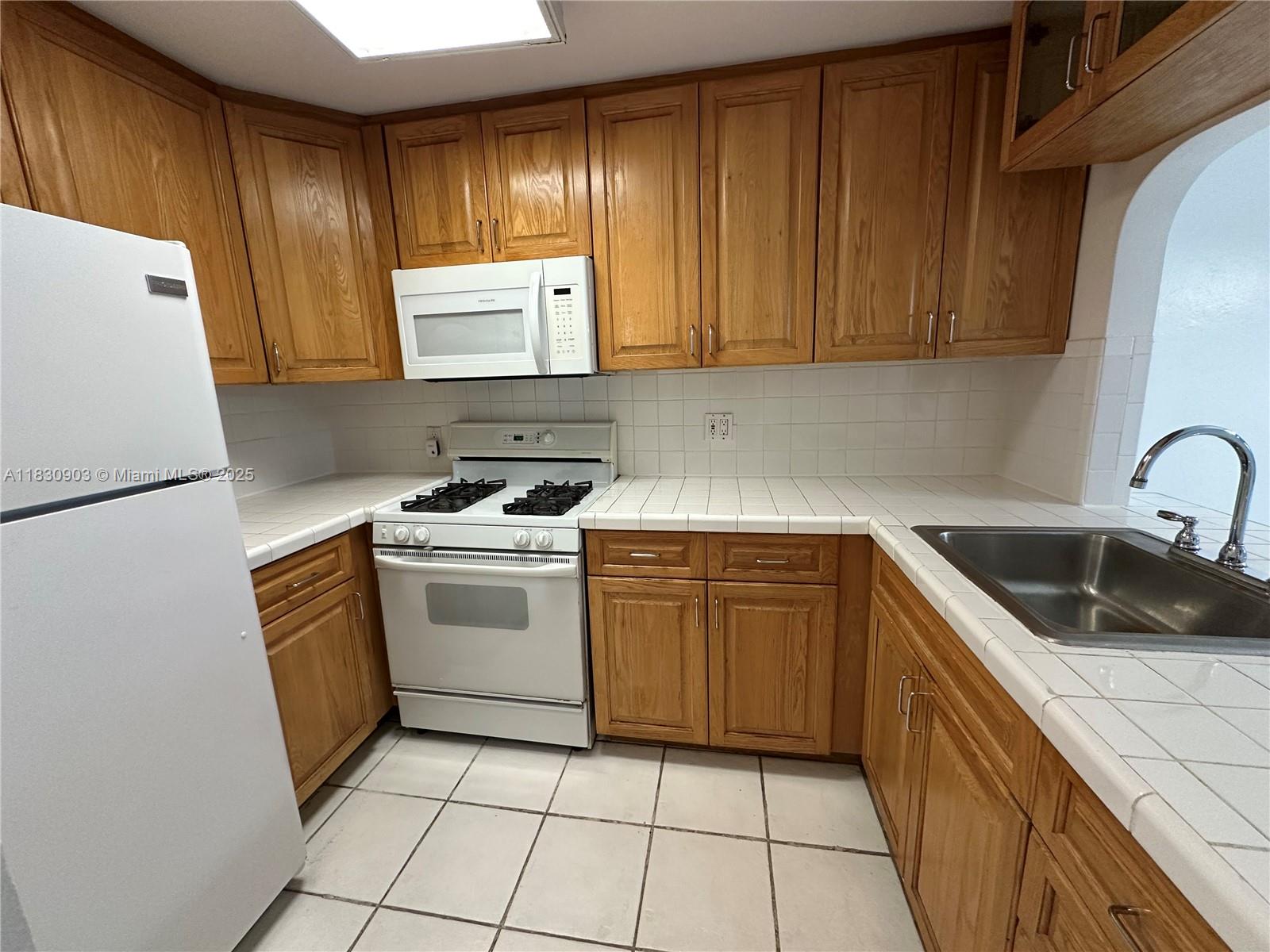 VILLAS OF PINECREST CONDO - Residential Lease