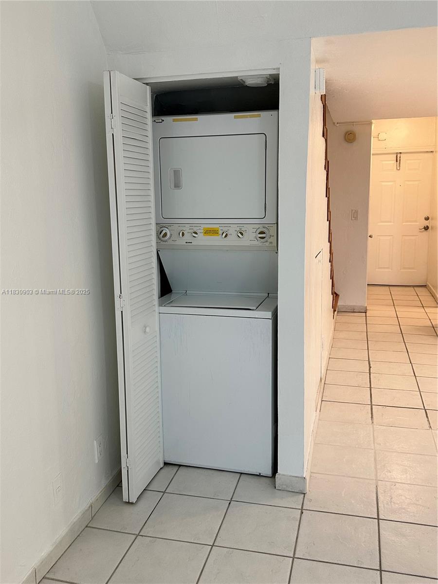 VILLAS OF PINECREST CONDO - Residential Lease