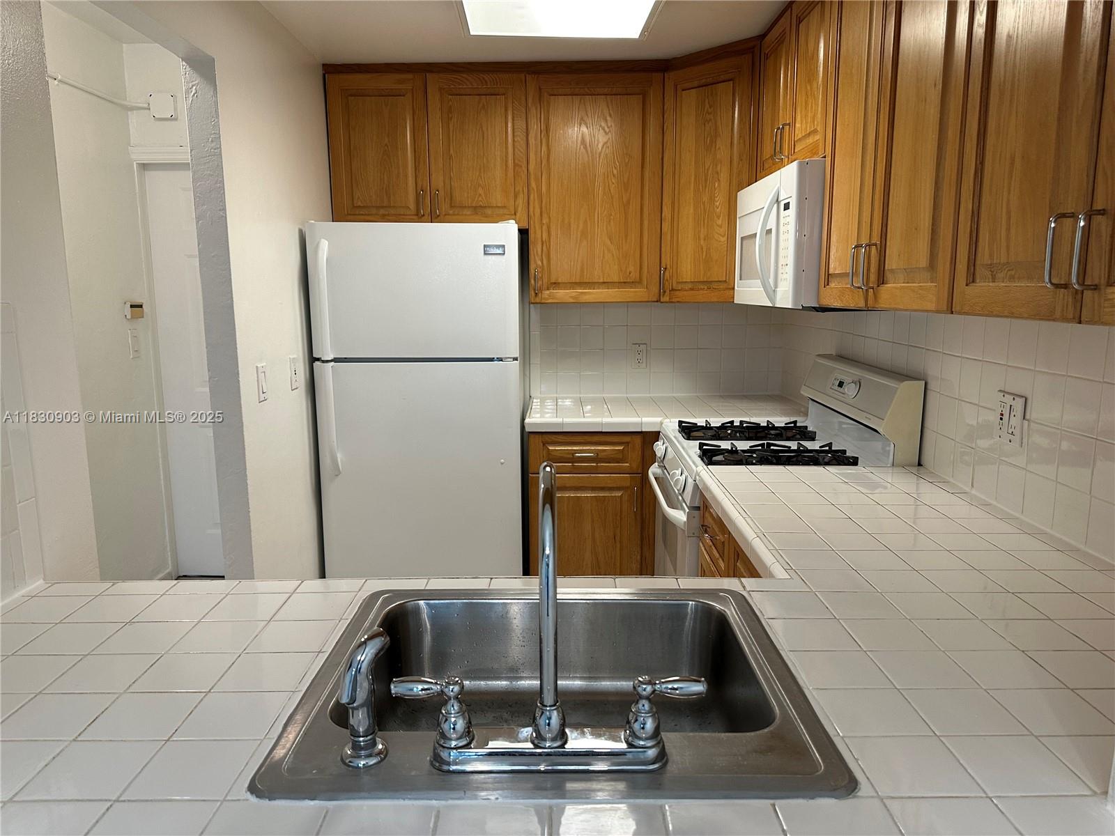 VILLAS OF PINECREST CONDO - Residential Lease