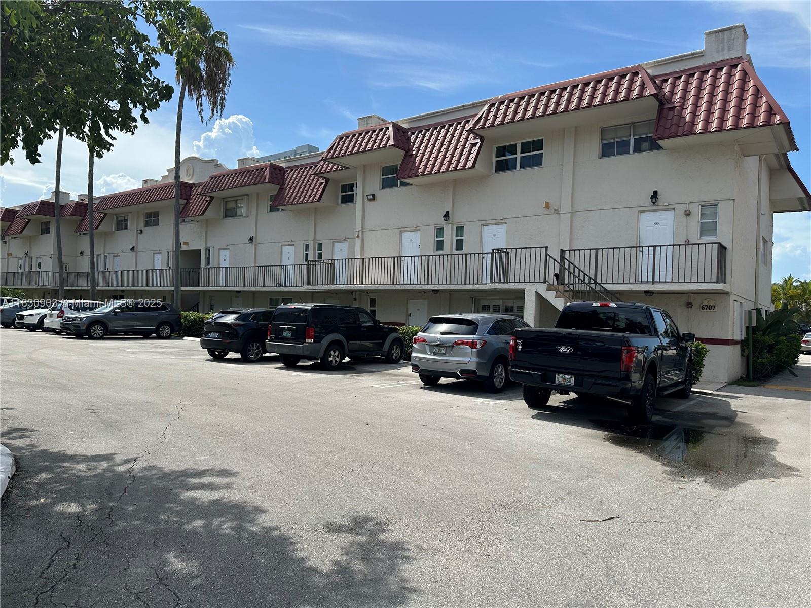 VILLAS OF PINECREST CONDO - Residential Lease