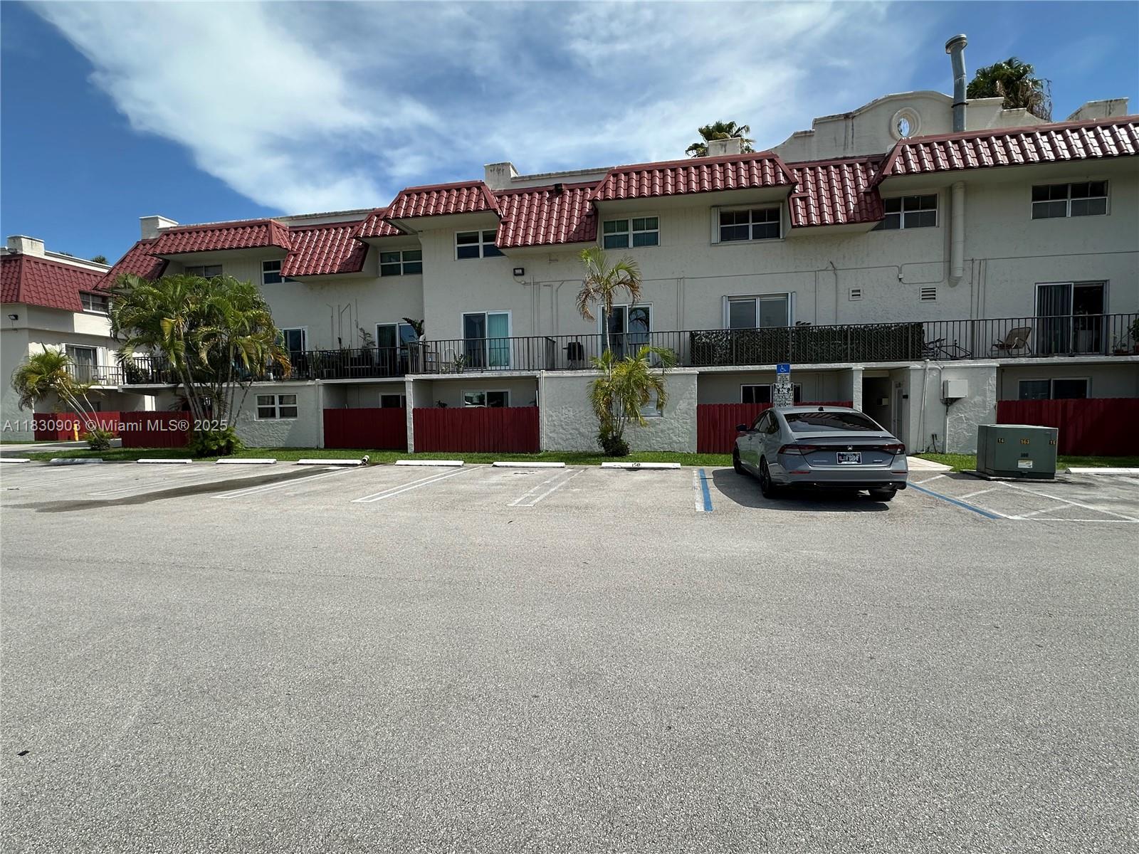 VILLAS OF PINECREST CONDO - Residential Lease