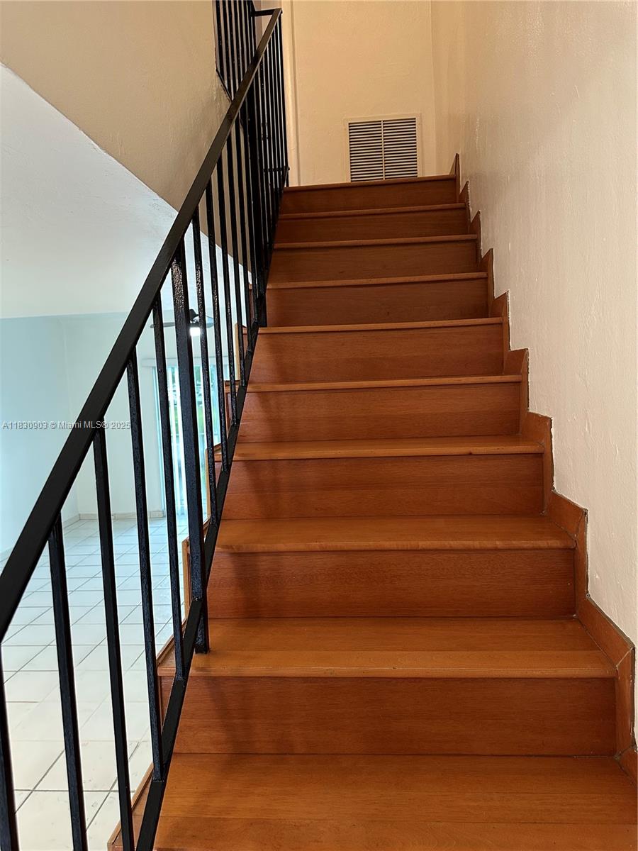 VILLAS OF PINECREST CONDO - Residential Lease