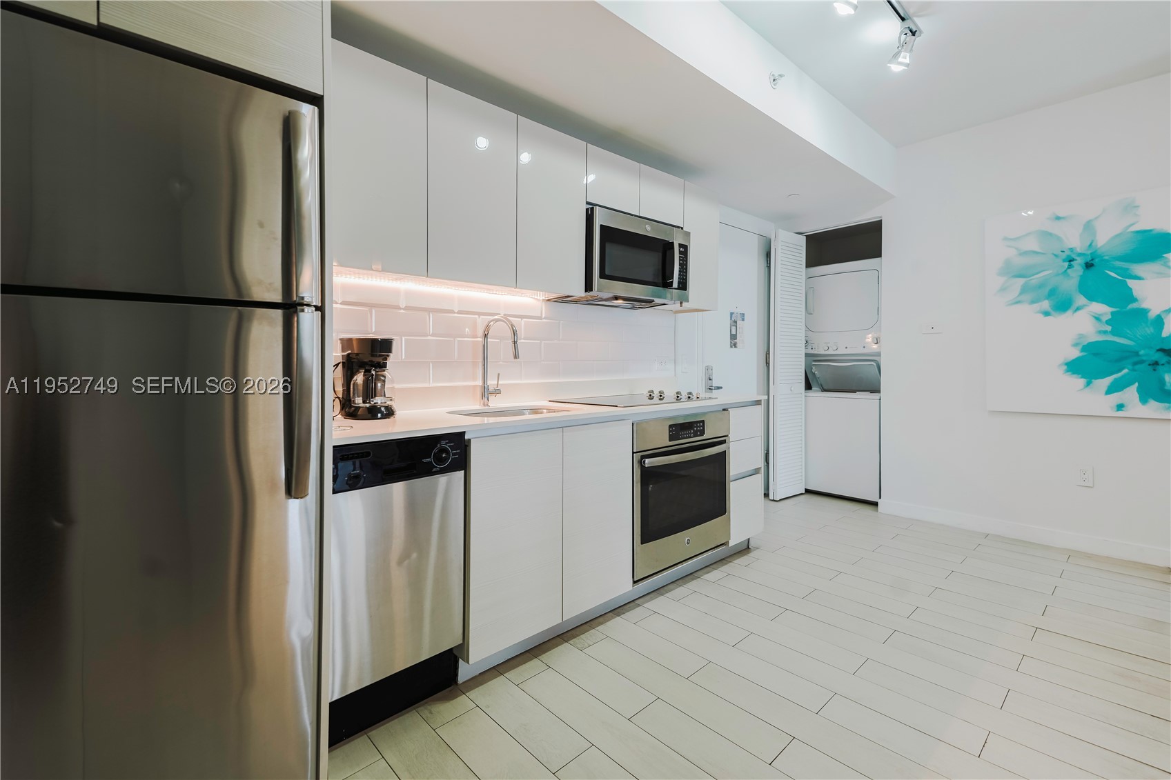 BEACHWALK CONDOMINIUM - Residential