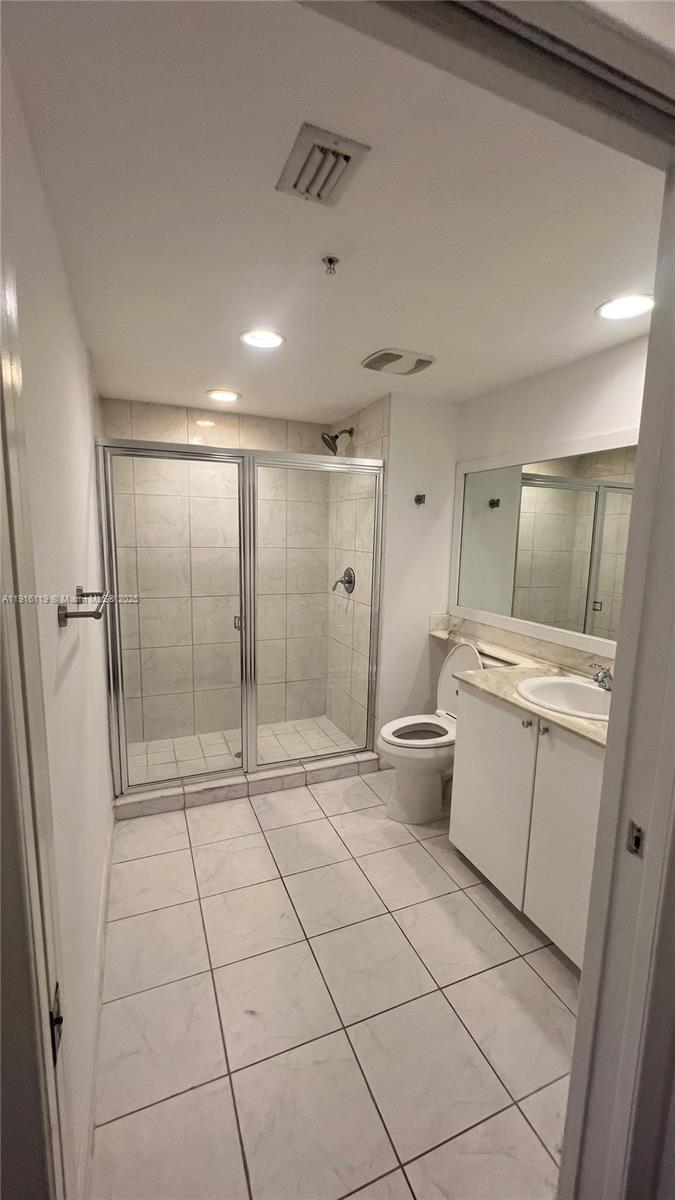 VENTURE AT AVENTURA WEST - Residential