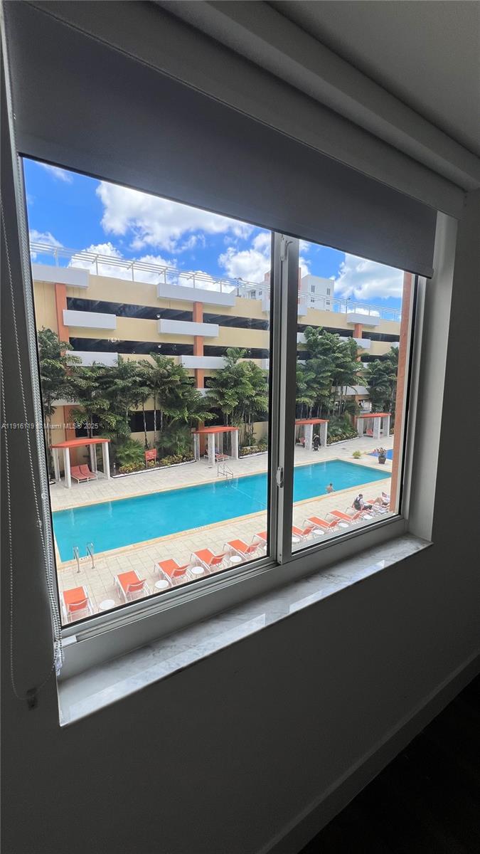VENTURE AT AVENTURA WEST - Residential