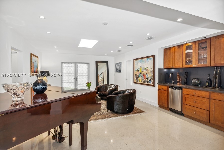 BEVERLY GARDENS - Residential Lease