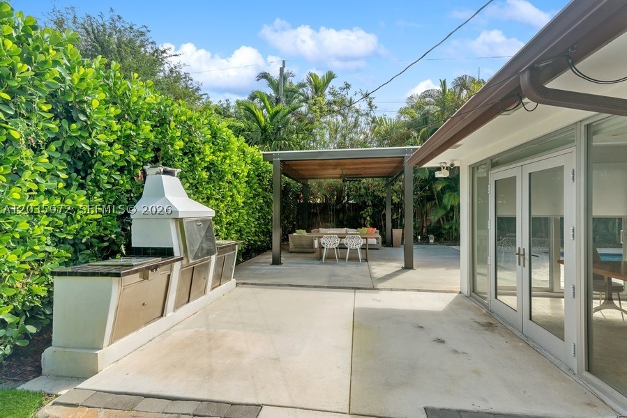 BEVERLY GARDENS - Residential Lease