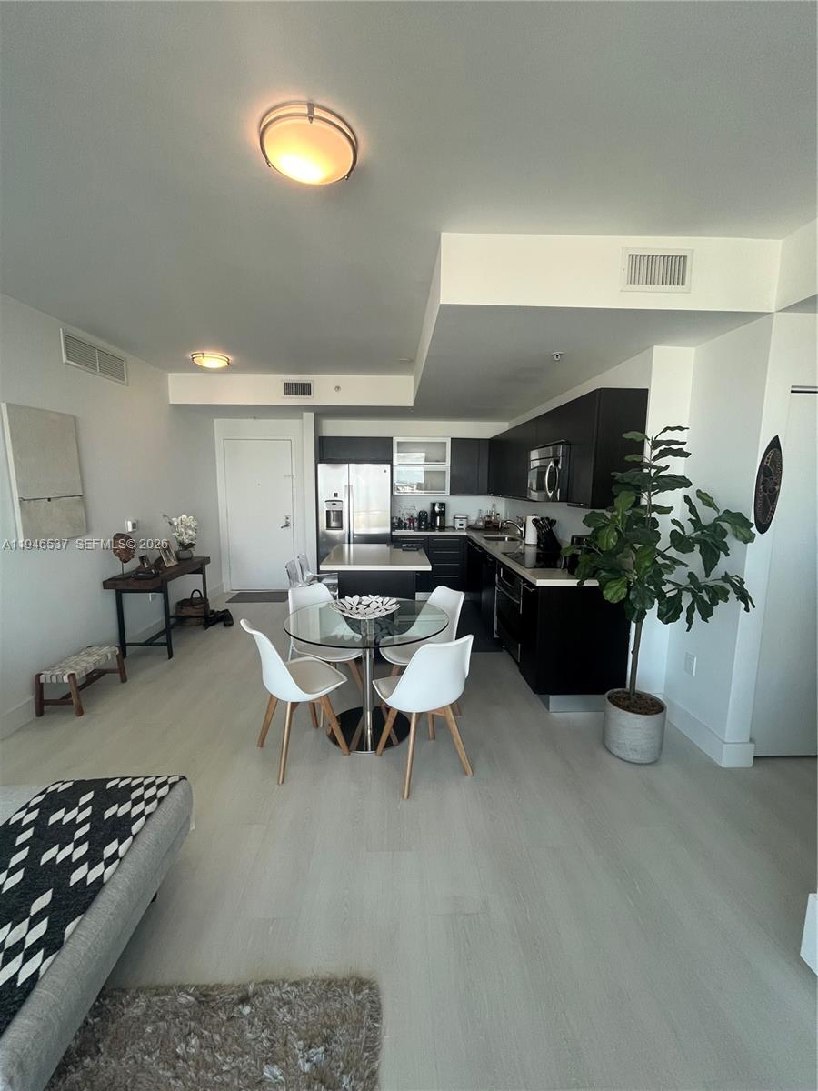IVY CONDO - Residential