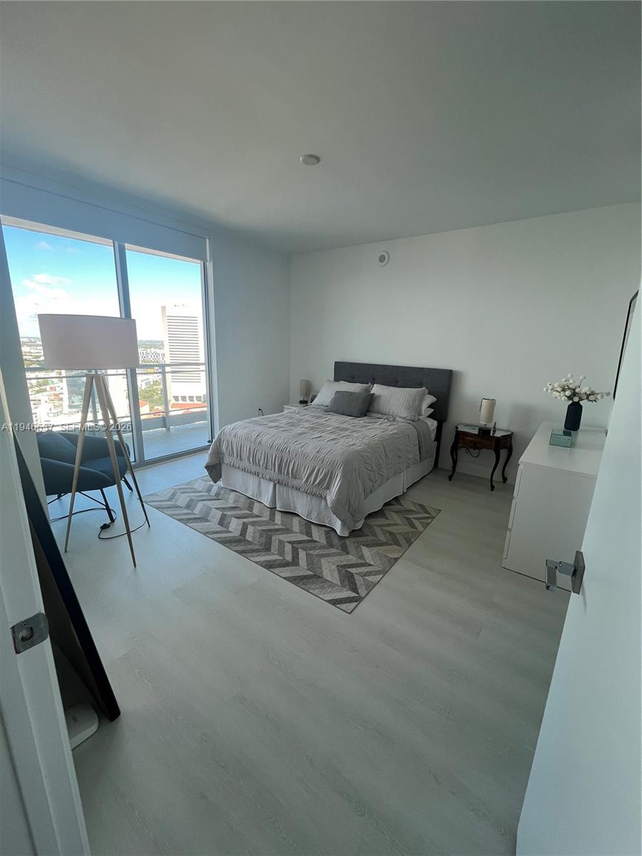 IVY CONDO - Residential