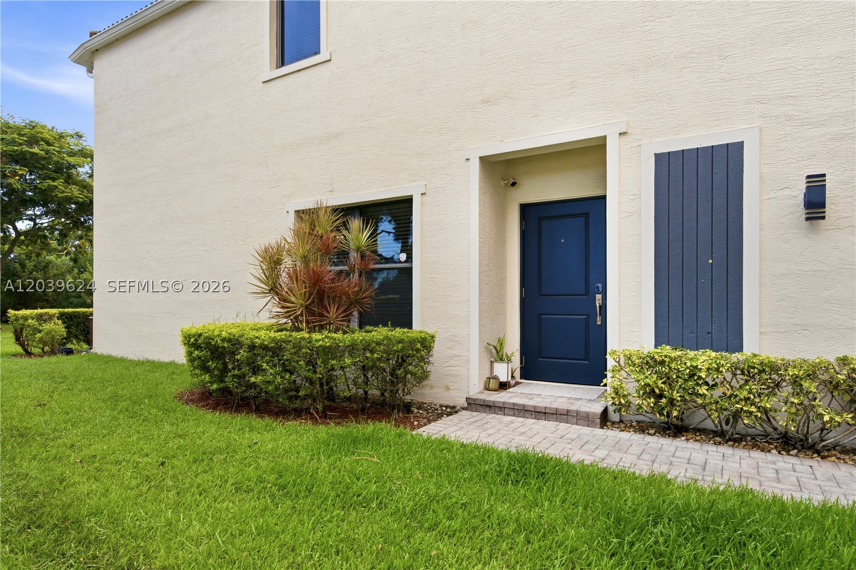 CHAMPION LAKES - Residential