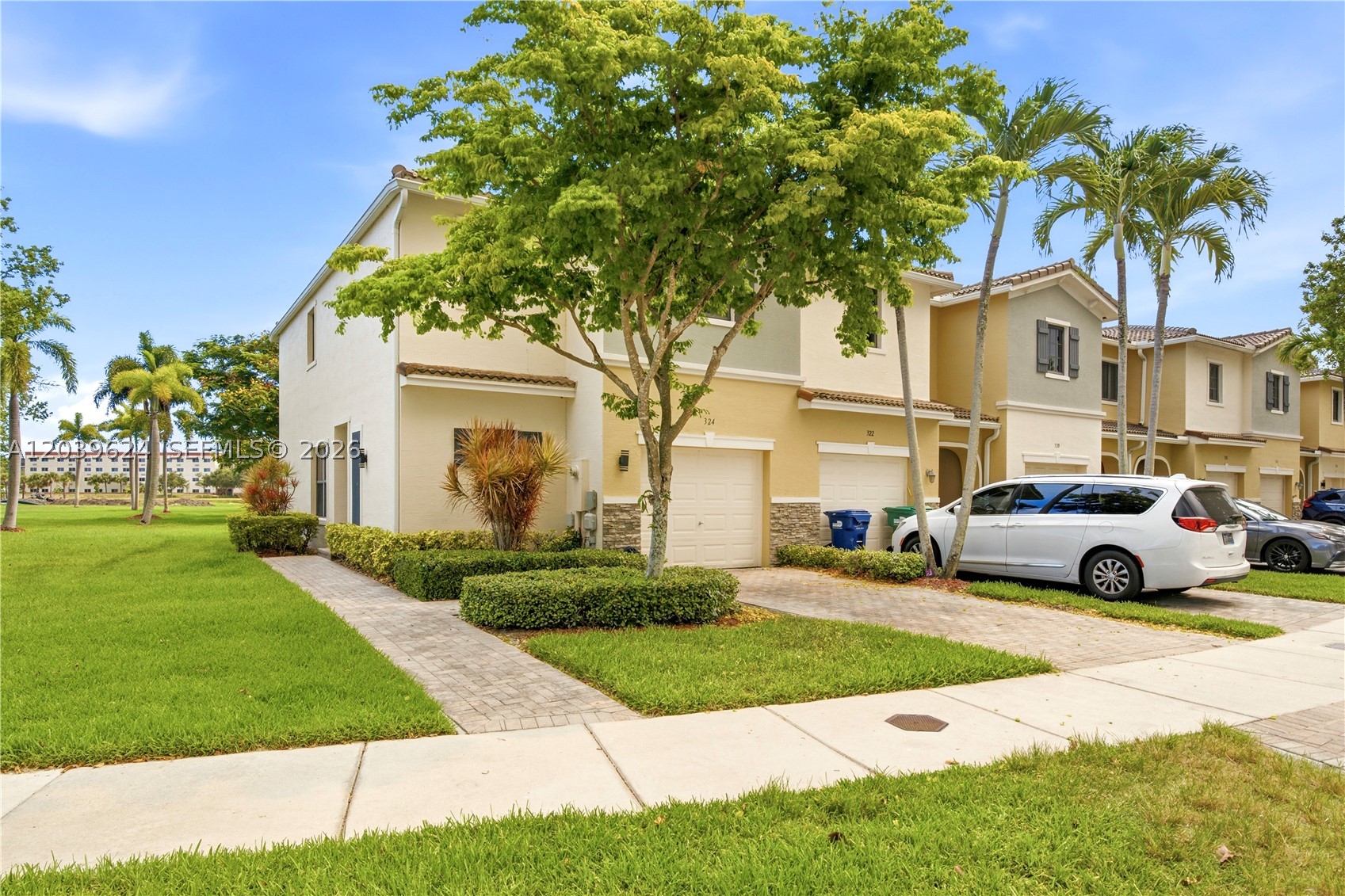 CHAMPION LAKES - Residential