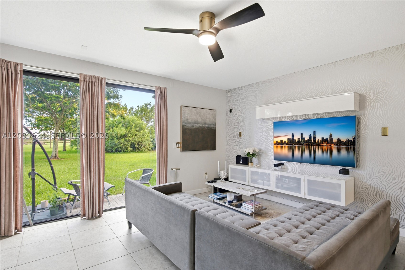 CHAMPION LAKES - Residential