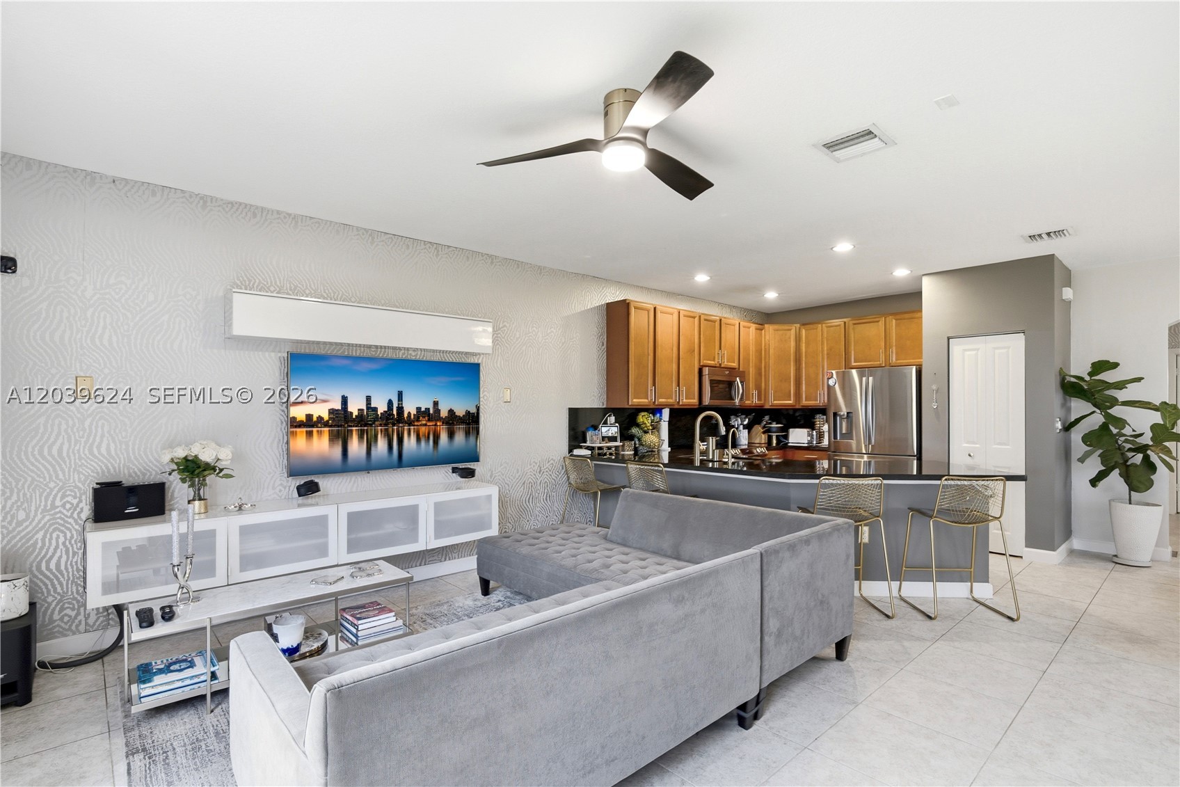CHAMPION LAKES - Residential