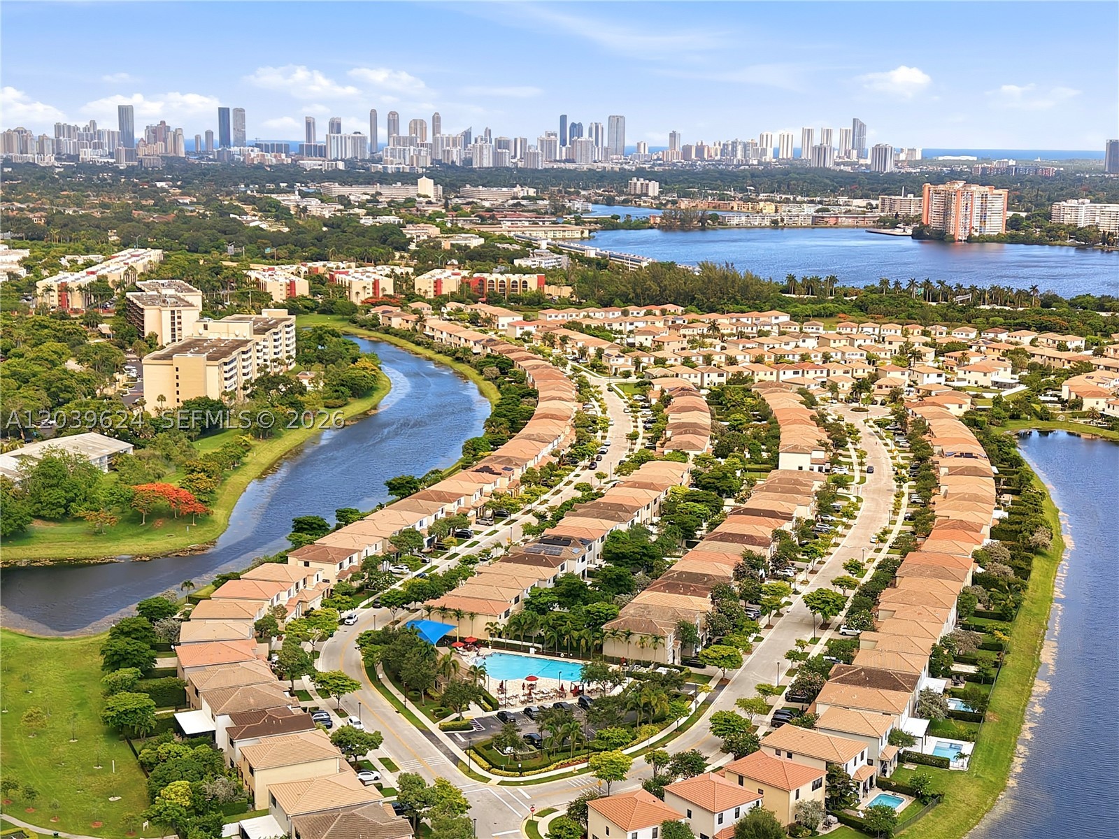 CHAMPION LAKES - Residential
