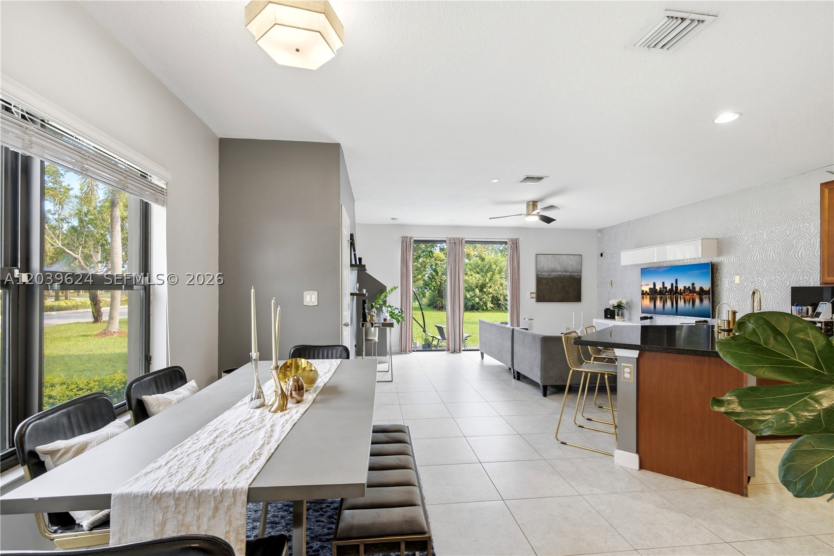 CHAMPION LAKES - Residential