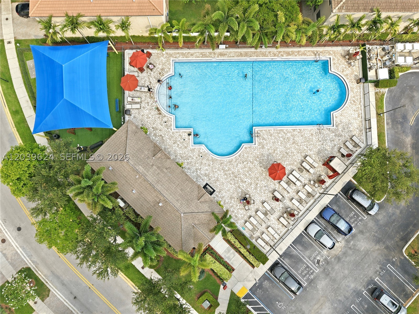 CHAMPION LAKES - Residential
