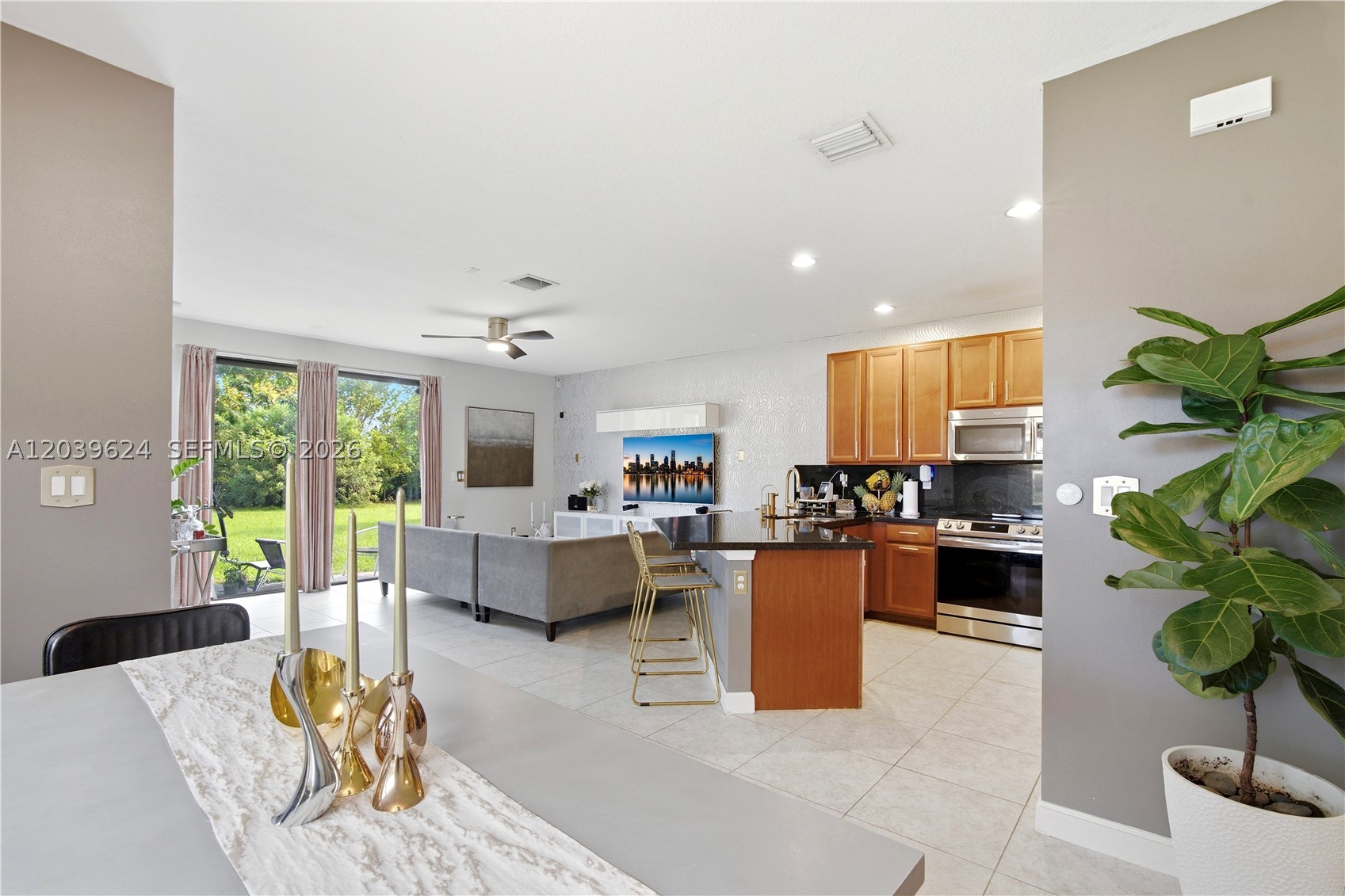 CHAMPION LAKES - Residential