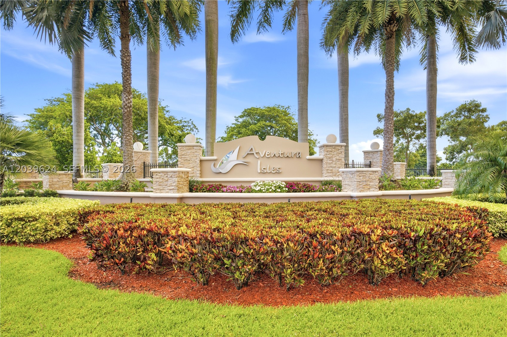 CHAMPION LAKES - Residential