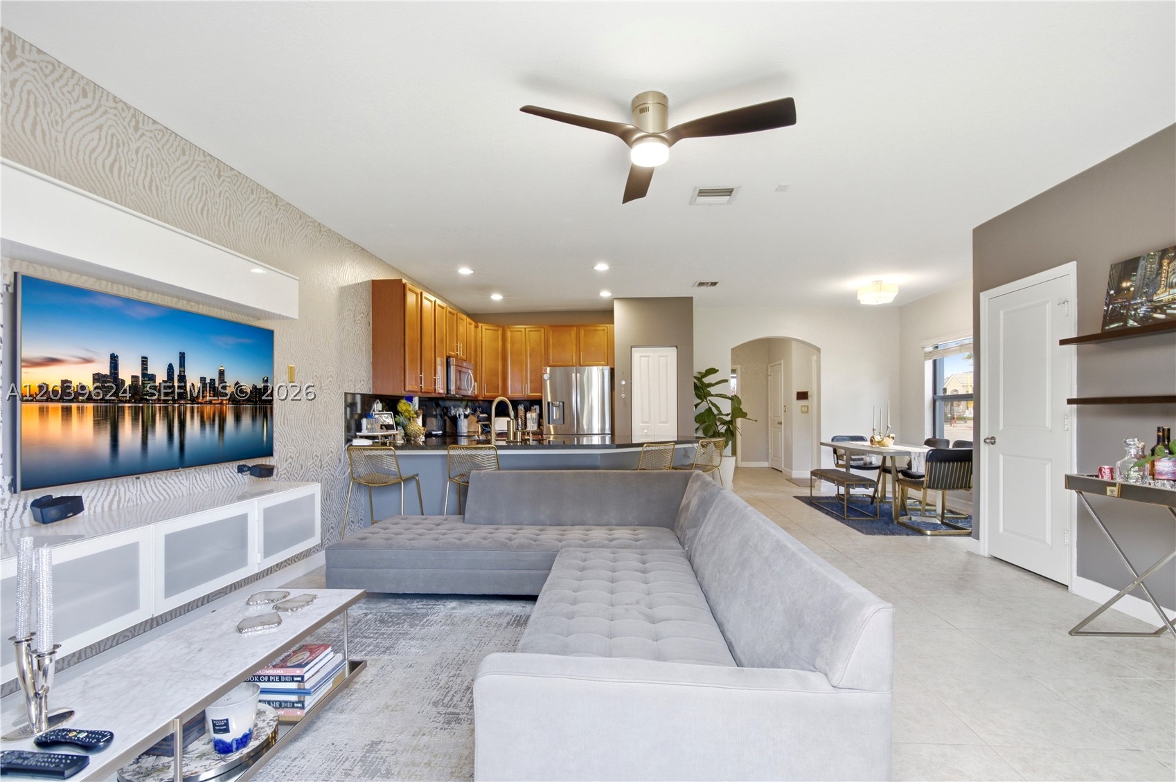 CHAMPION LAKES - Residential