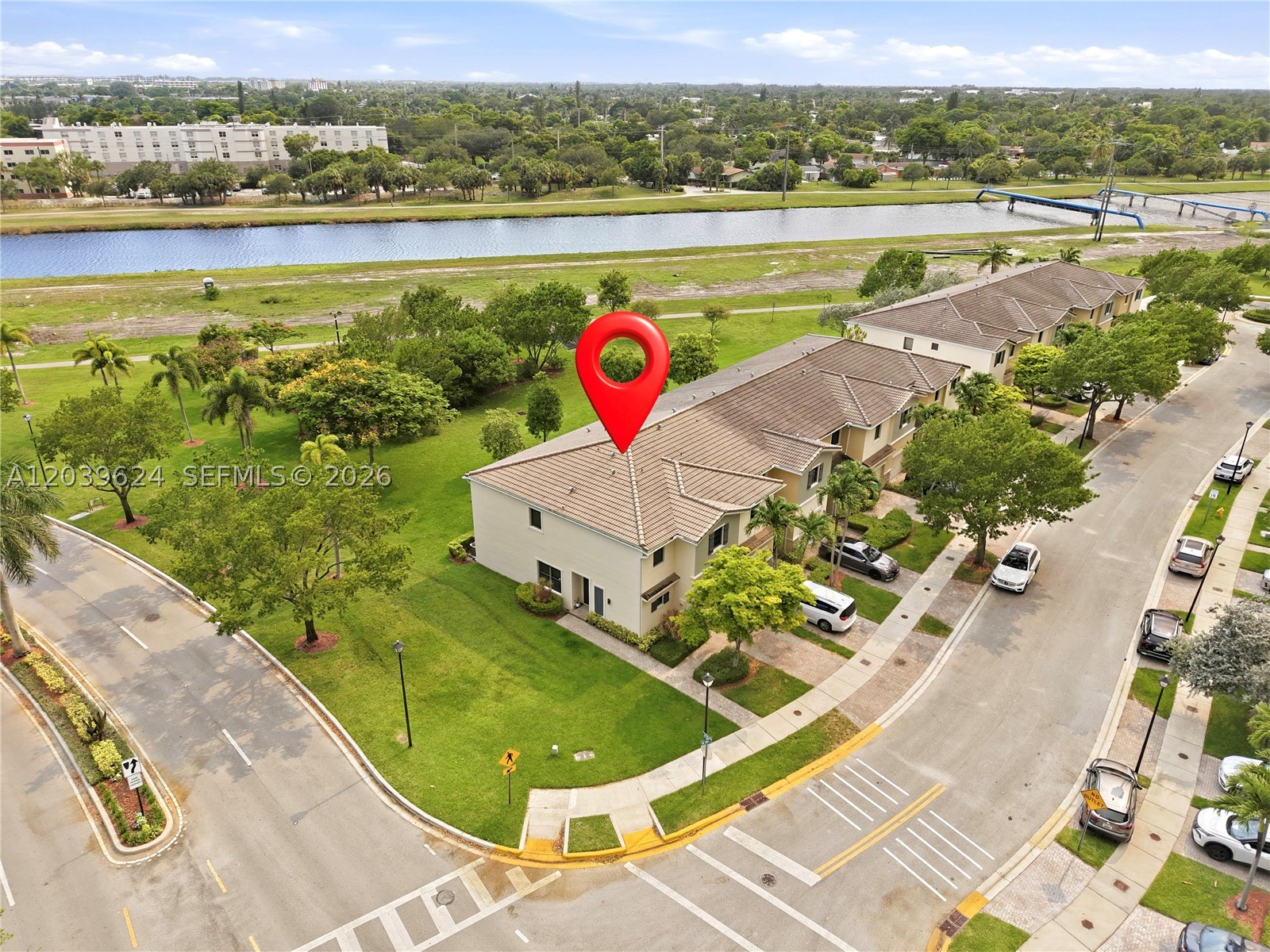 CHAMPION LAKES - Residential