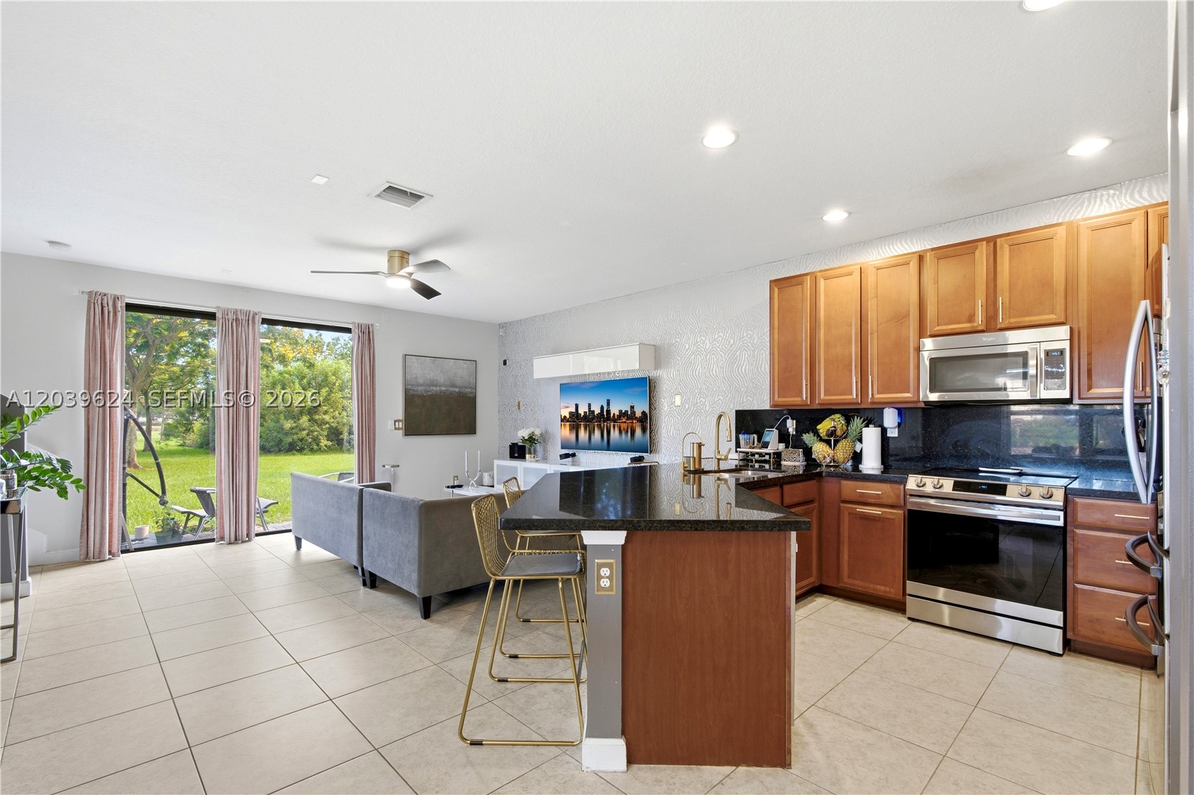 CHAMPION LAKES - Residential