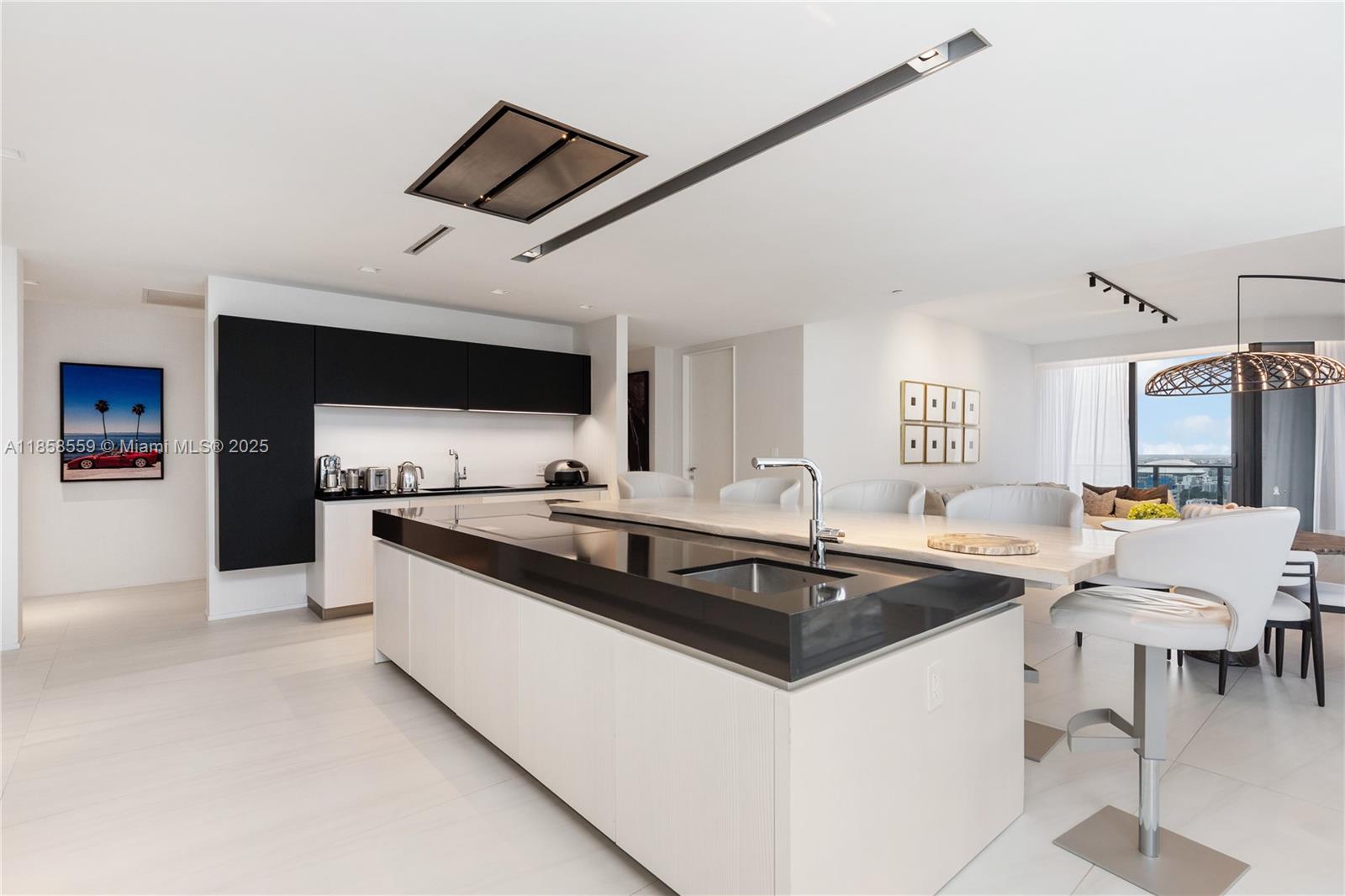ONE THOUSAND MUSEUM CONDO - Residential