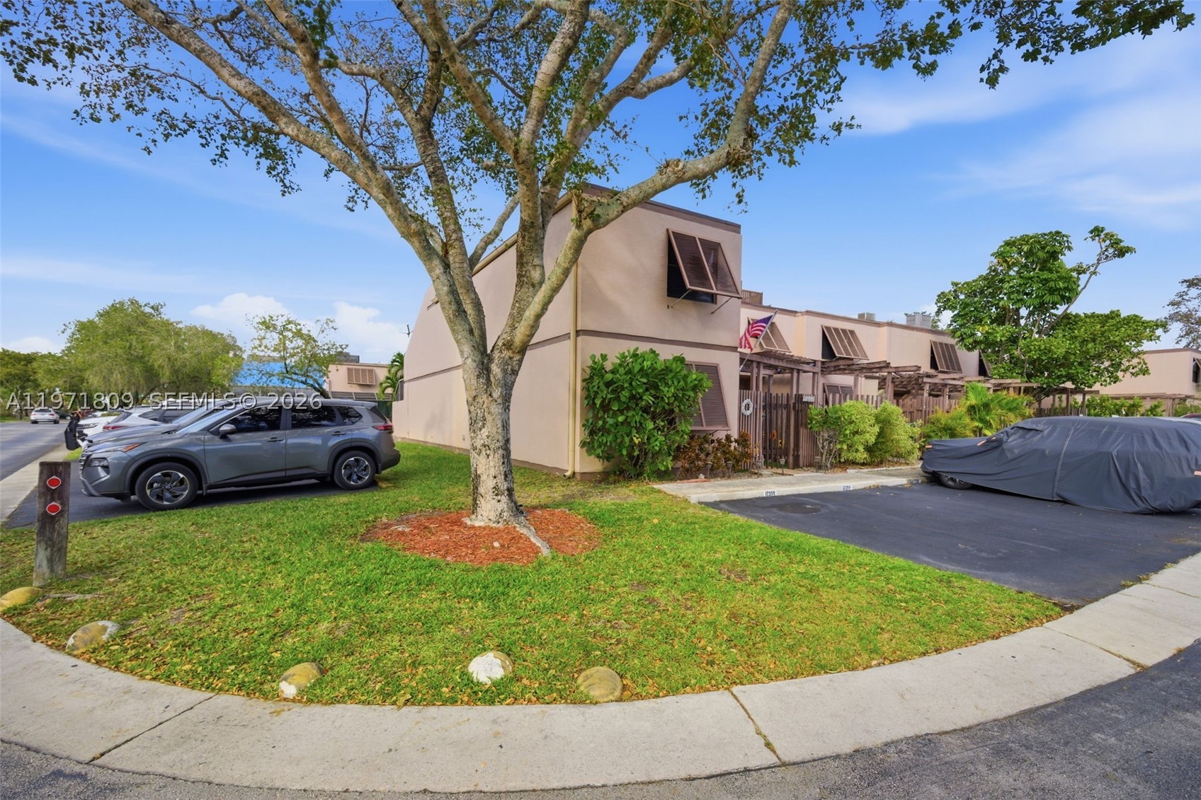 PEMBROKE LAKES SECTION SE - Residential