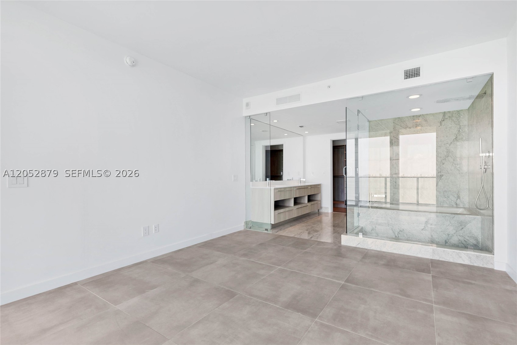 ONE PARAISO CONDO - Residential