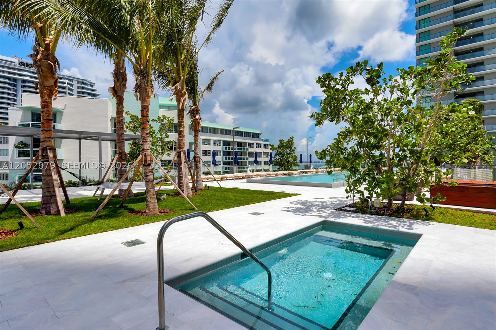 ONE PARAISO CONDO - Residential