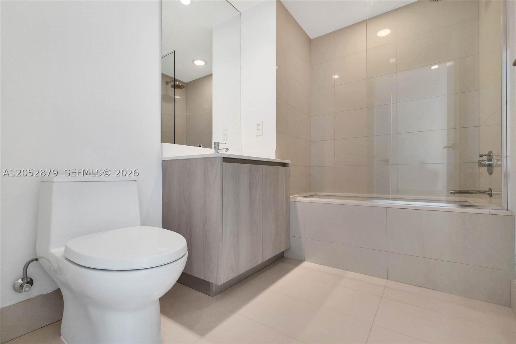 ONE PARAISO CONDO - Residential
