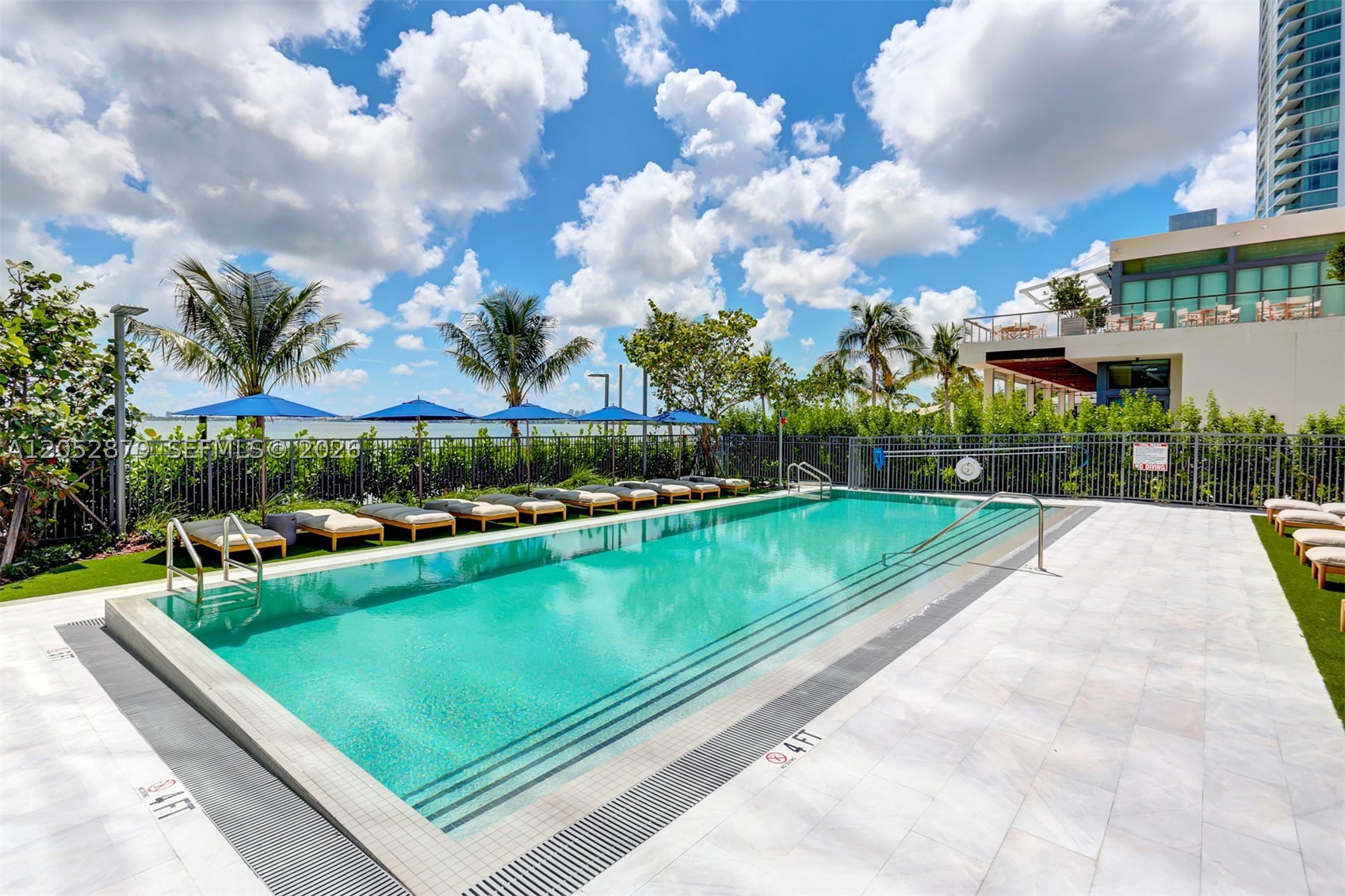 ONE PARAISO CONDO - Residential