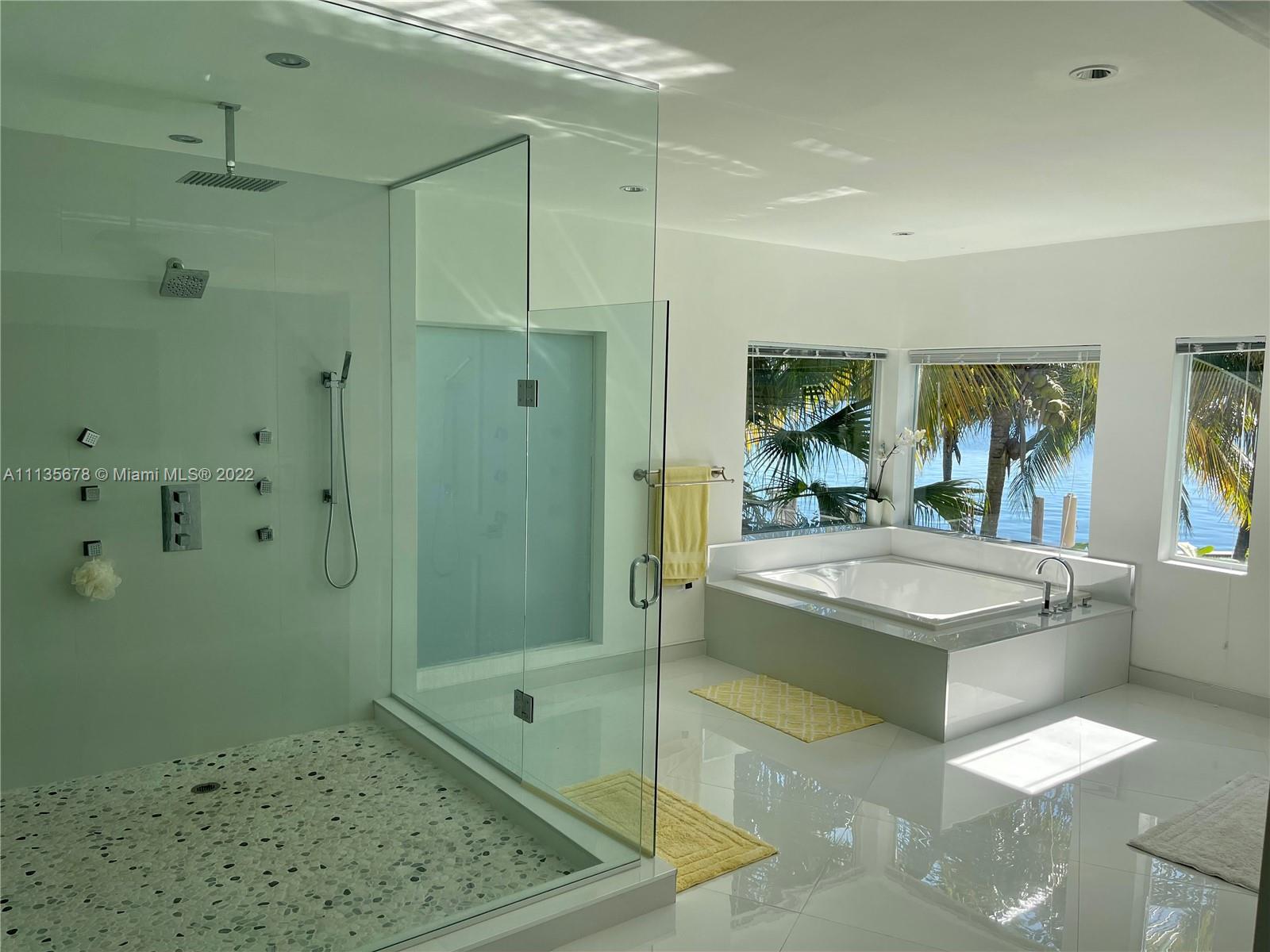 HOLLYWOOD LAKES SEC - Residential