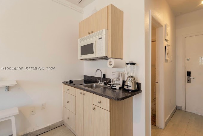 ROYAL SOUTH BEACH CONDO - Residential