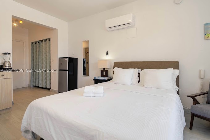 ROYAL SOUTH BEACH CONDO - Residential