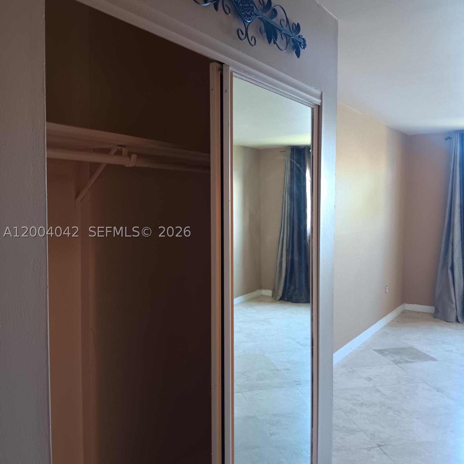 ROYAL BAHAMIAN WEST - Residential