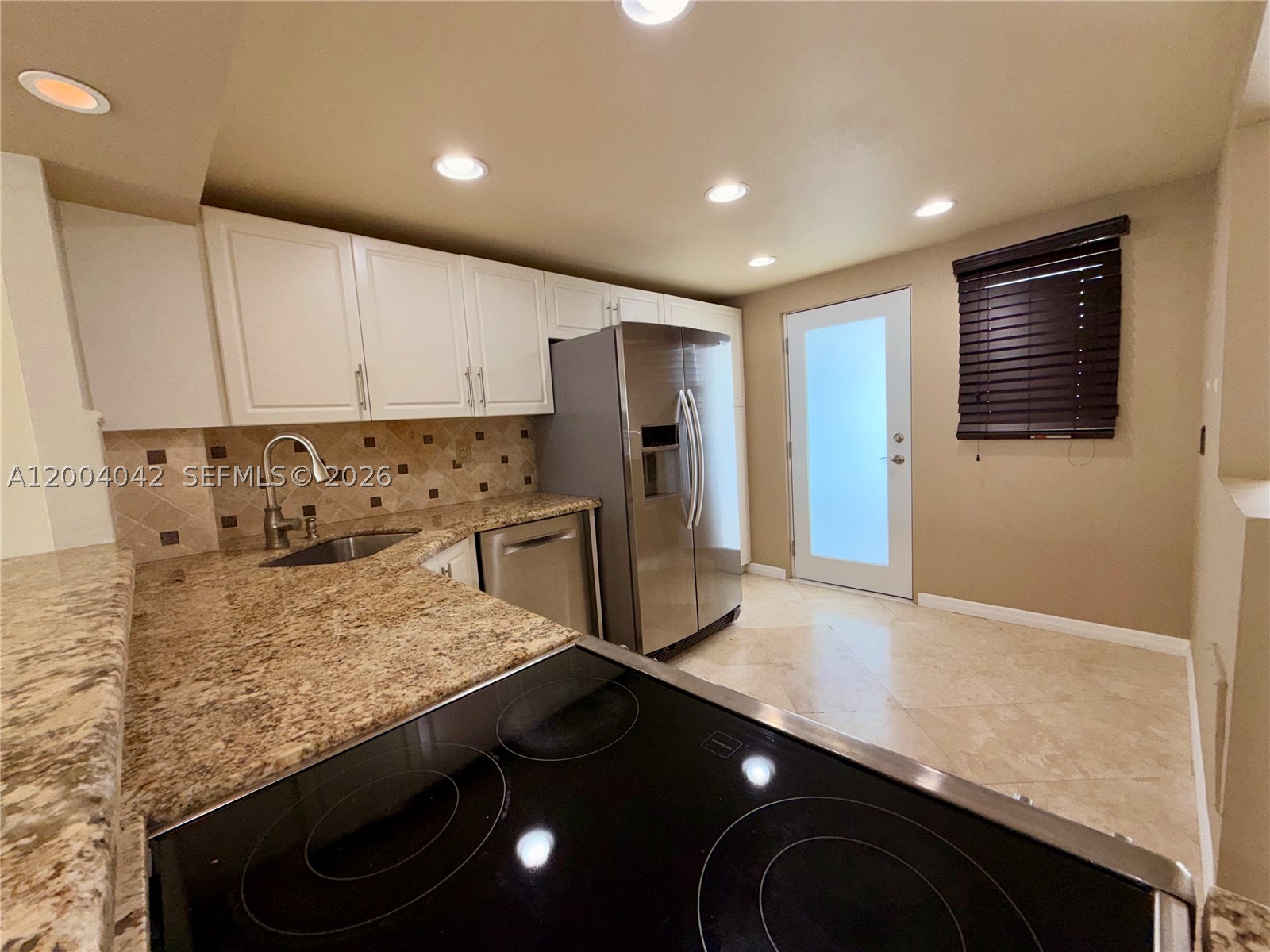 ROYAL BAHAMIAN WEST - Residential