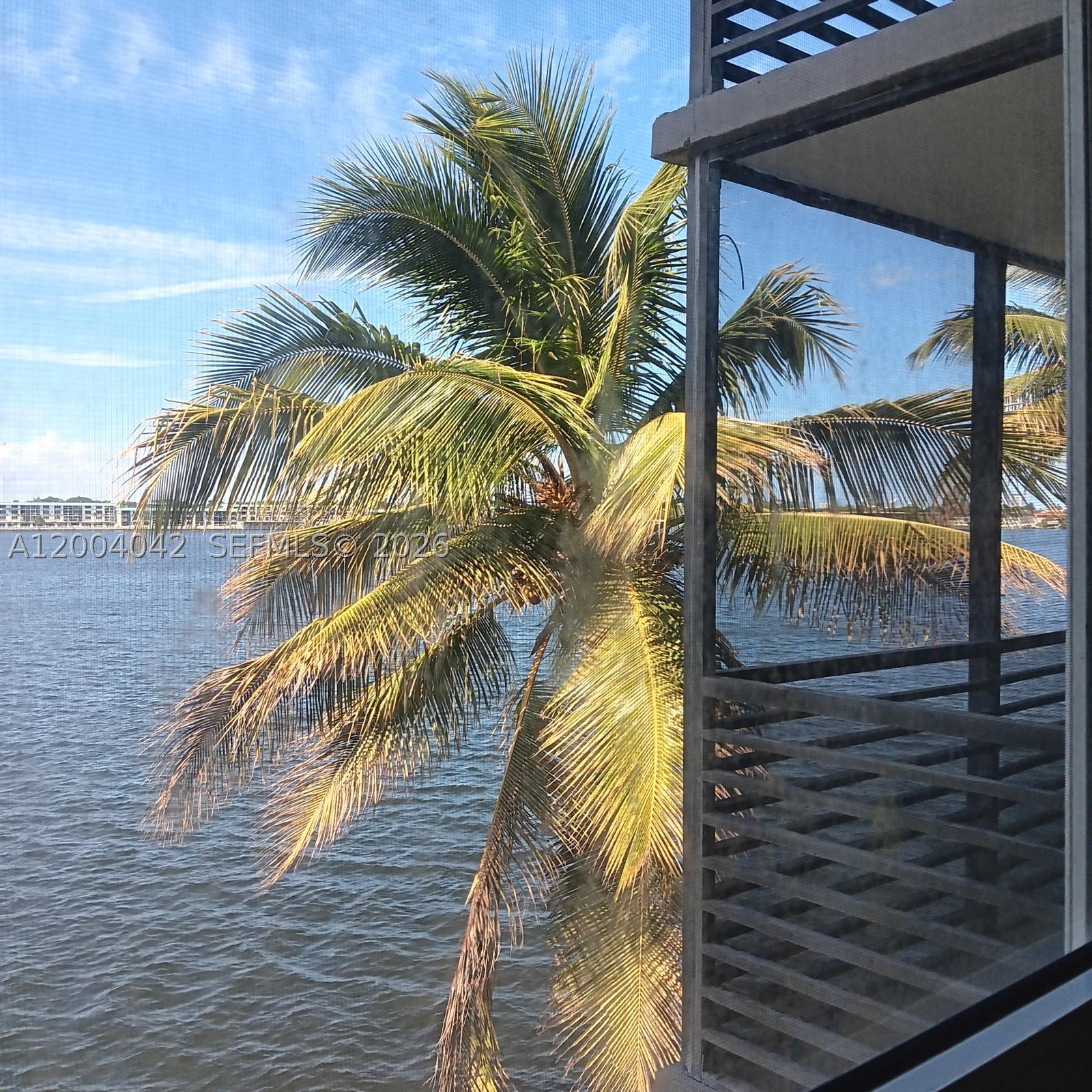 ROYAL BAHAMIAN WEST - Residential