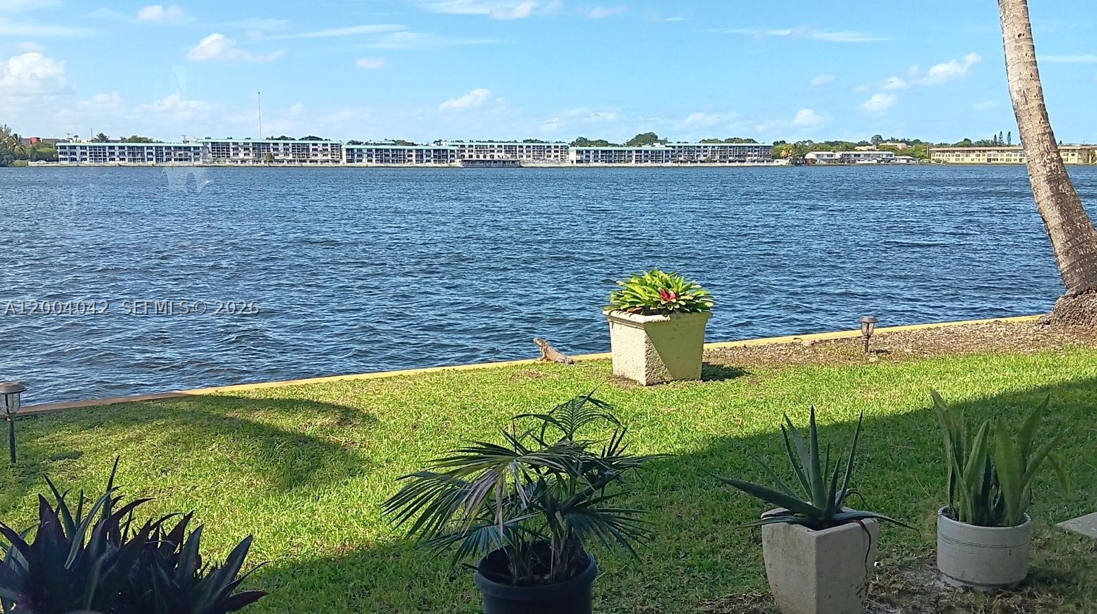 ROYAL BAHAMIAN WEST - Residential
