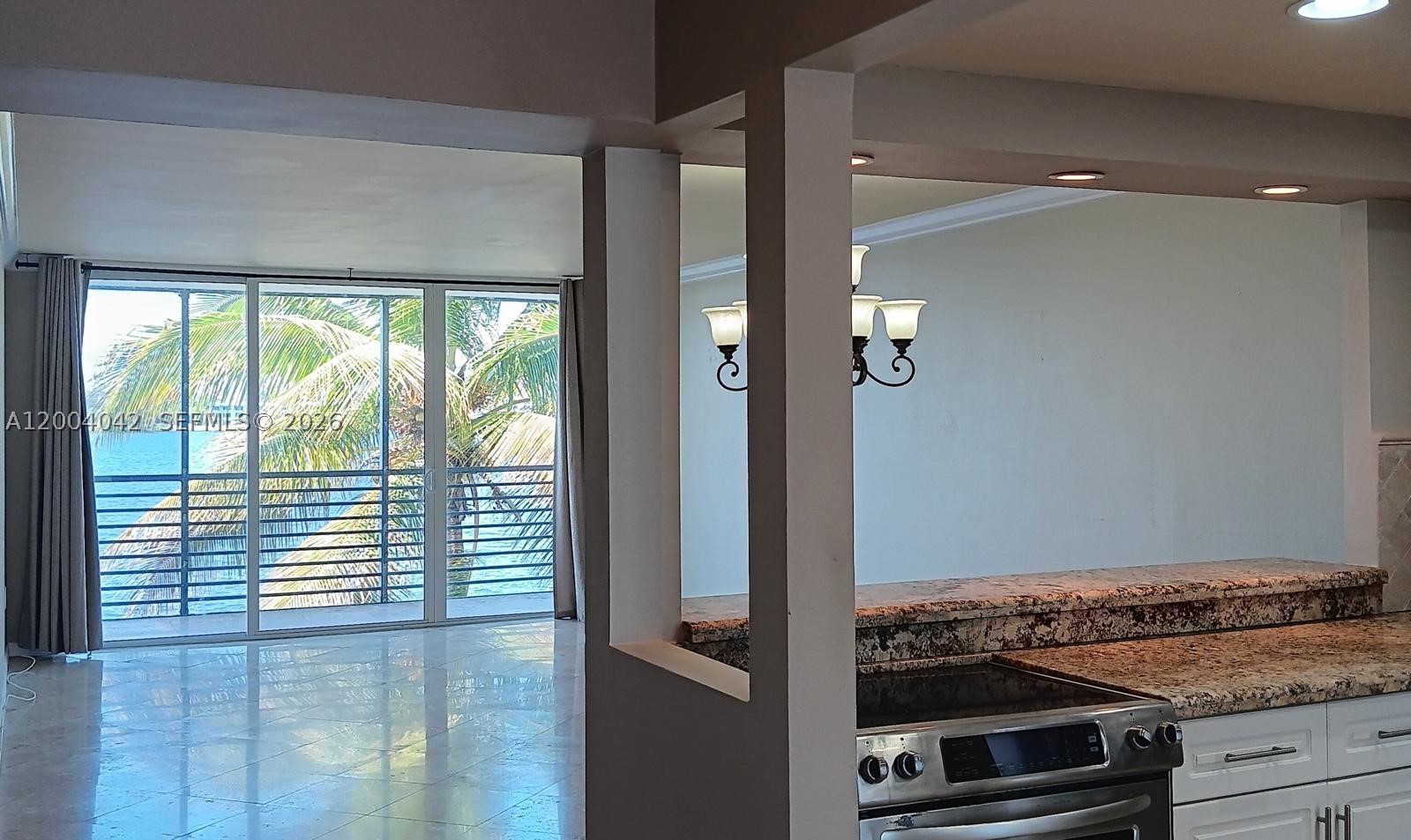 ROYAL BAHAMIAN WEST - Residential