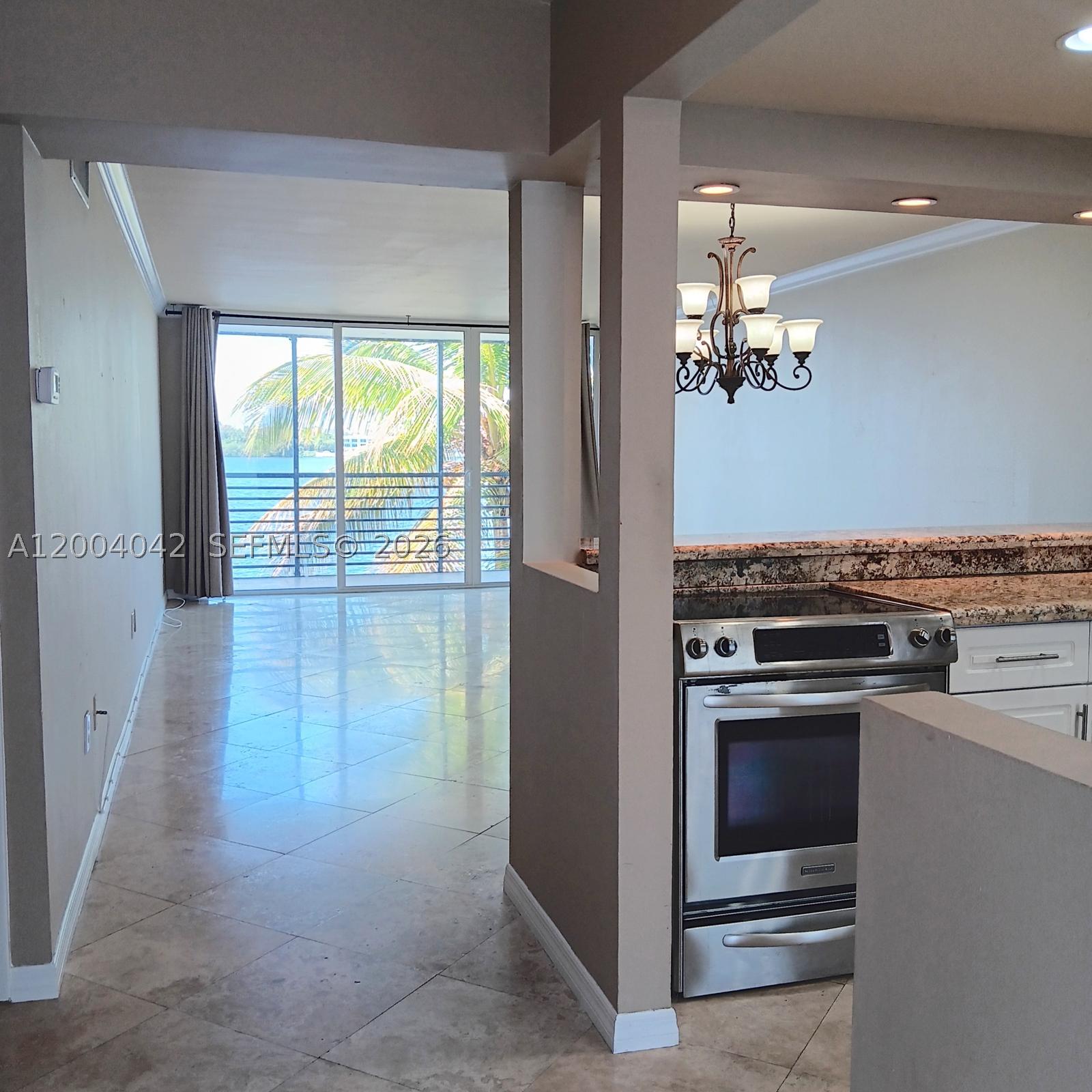 ROYAL BAHAMIAN WEST - Residential