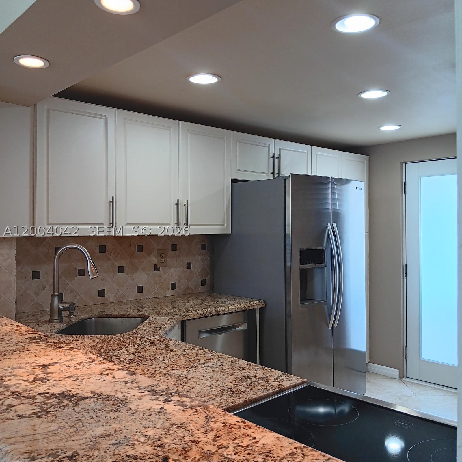 ROYAL BAHAMIAN WEST - Residential