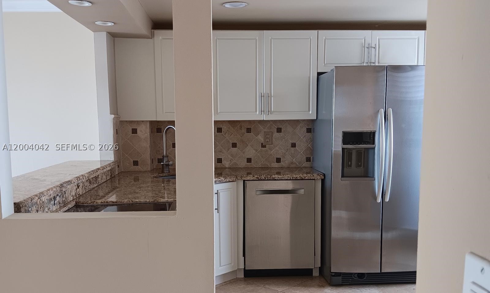 ROYAL BAHAMIAN WEST - Residential