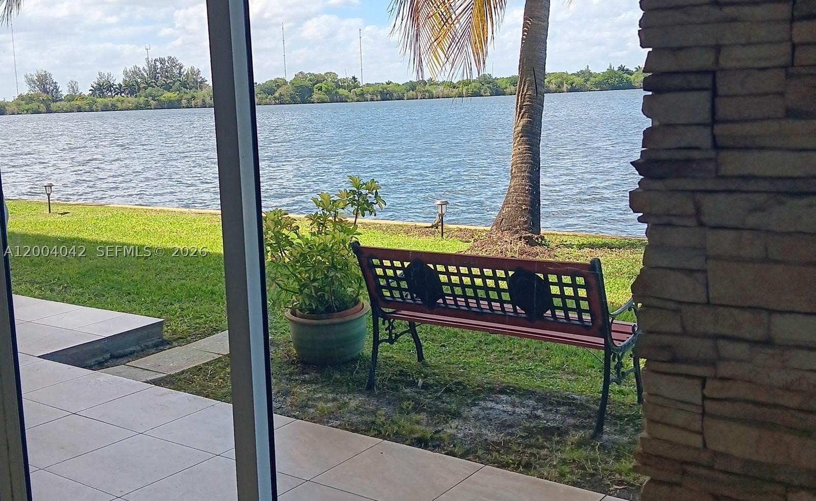 ROYAL BAHAMIAN WEST - Residential