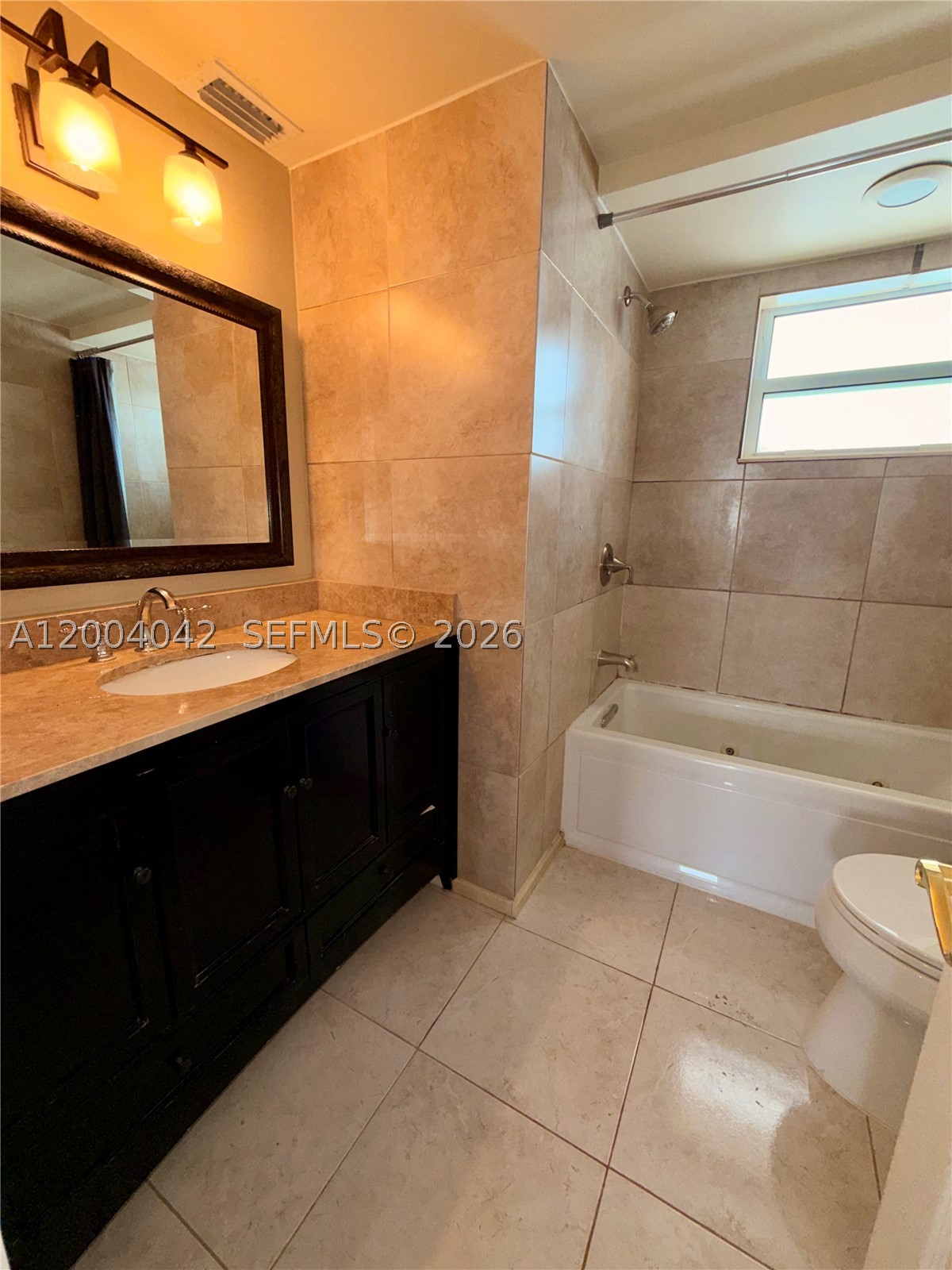 ROYAL BAHAMIAN WEST - Residential