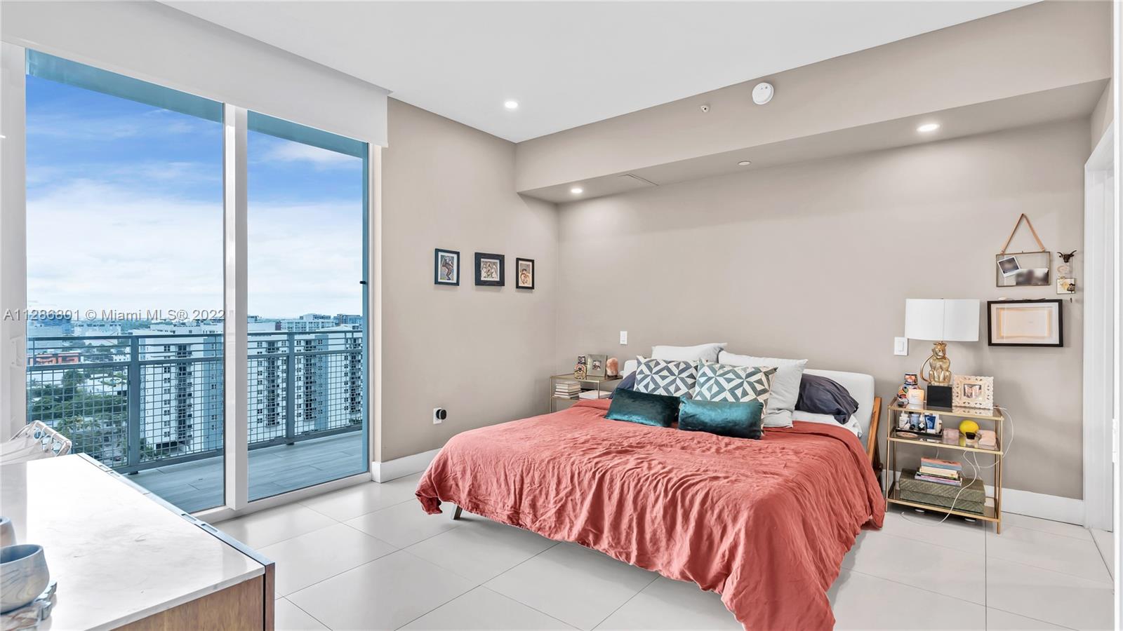 CITY 24 CONDO - Residential