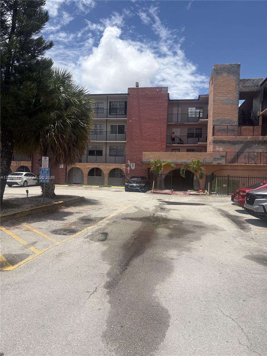 WESTLAND MANORS EAST COND - Residential